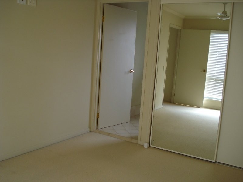 20 Fairway Drive, Clear Island Waters QLD 4226