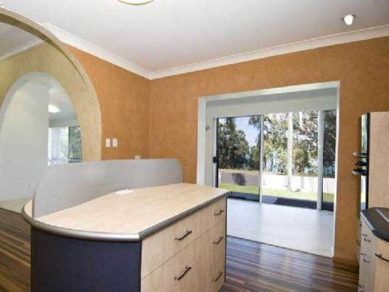 155 The Esplanade, Point Vernon QLD 4655