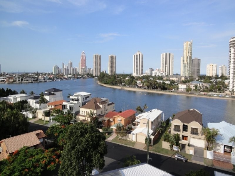 53 Darrambal, Chevron Island QLD 4217