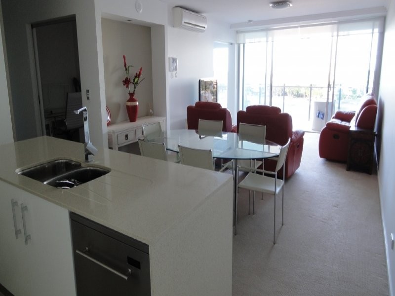 53 Darrambal, Chevron Island QLD 4217