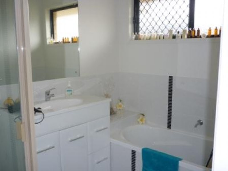 9 Lambour Crt, Point Vernon QLD 4655