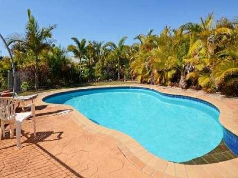 18 HYPERNO ROAD, Point Vernon QLD 4655