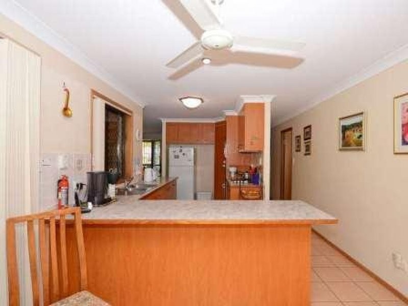 18 HYPERNO ROAD, Point Vernon QLD 4655