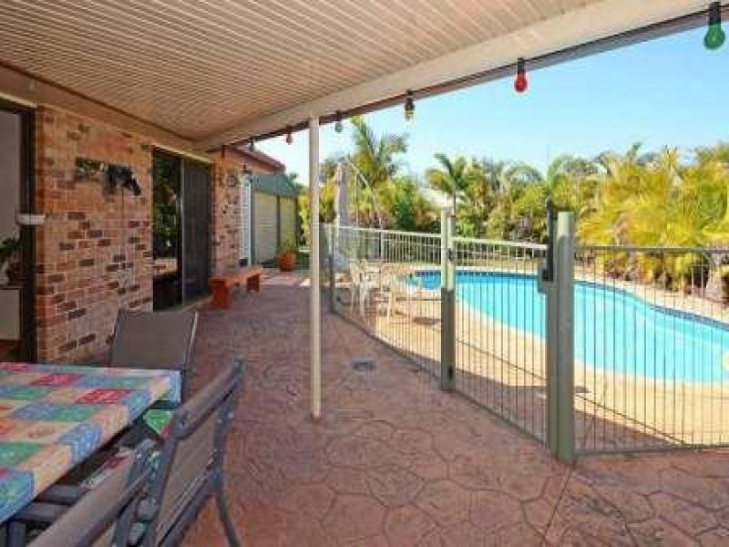 18 HYPERNO ROAD, Point Vernon QLD 4655