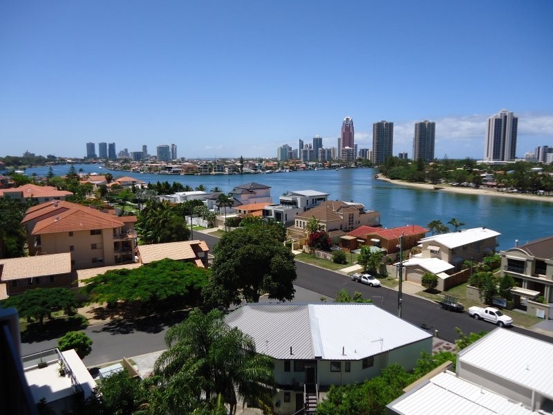 53 Darrambal, Chevron Island QLD 4217