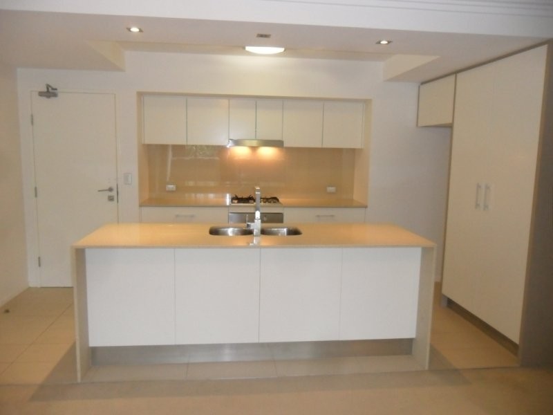 53 Darrambal, Chevron Island QLD 4217