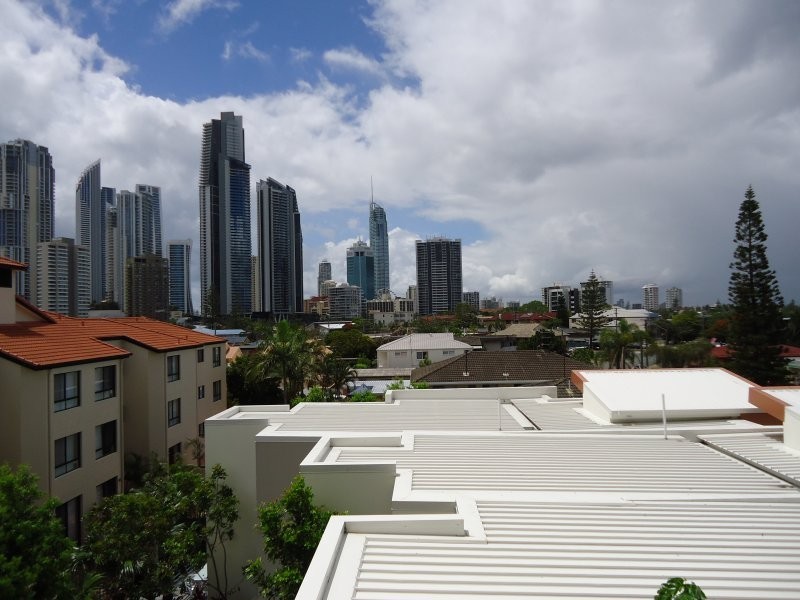 53 Darrambal, Chevron Island QLD 4217