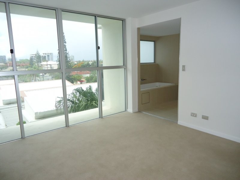 53 Darrambal, Chevron Island QLD 4217