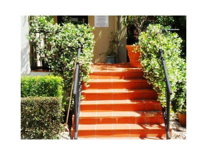 1 / 38 Labrador Street, Labrador QLD 4215