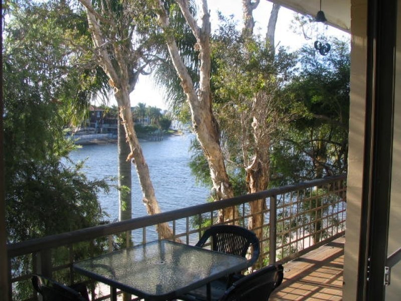 111 Markeri Street, Mermaid Waters QLD 4218