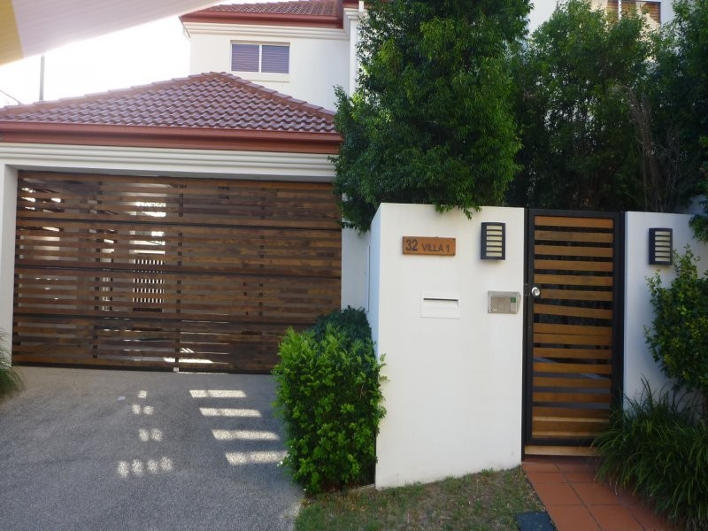 32 OAK  AVE, Surfers Paradise QLD 4217