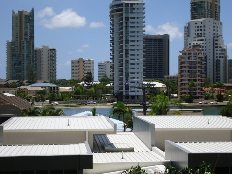 53 Darrambal, Chevron Island QLD 4217