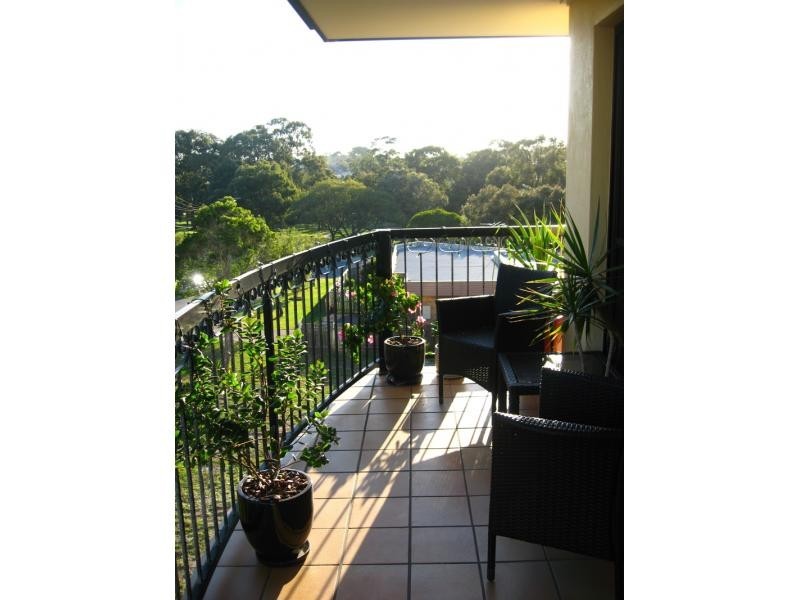 2 Henry Street, Redcliffe QLD 4020