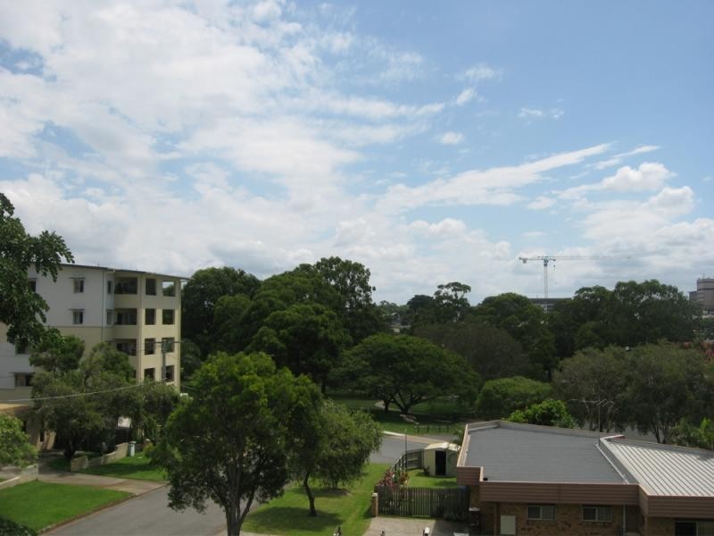 2 Henry Street, Redcliffe QLD 4020