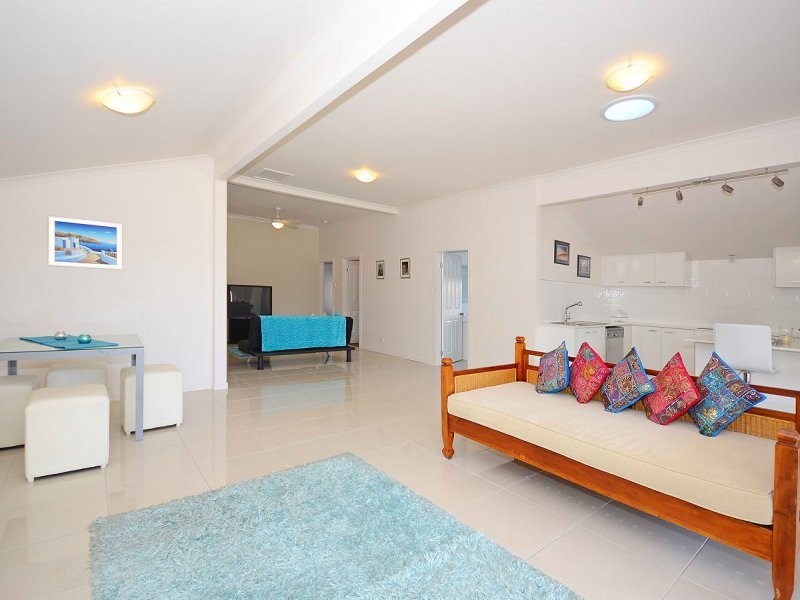24 View st, Torquay QLD 4655