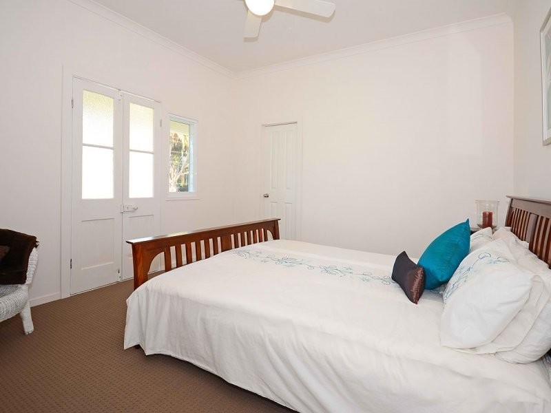 24 View st, Torquay QLD 4655