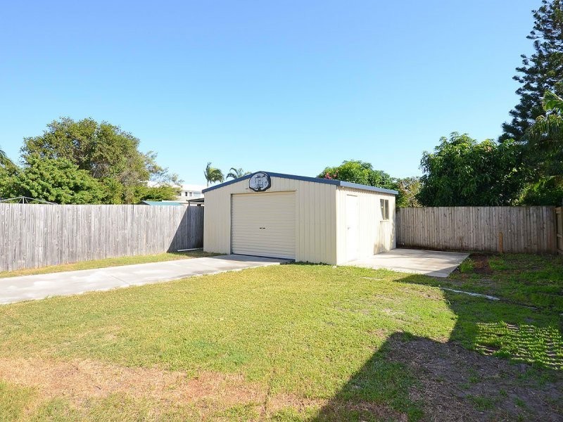 24 View st, Torquay QLD 4655