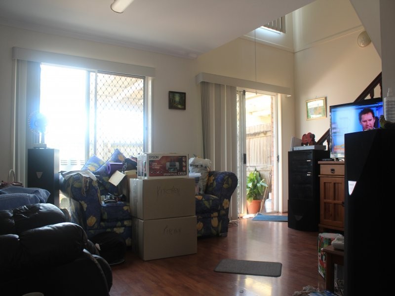 30 Meadowlands Rd, Carindale QLD 4152