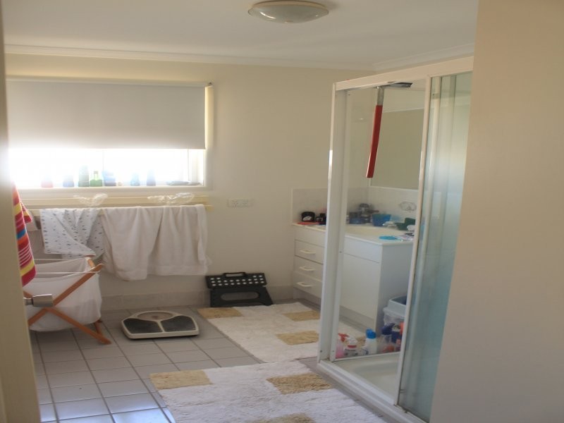 30 Meadowlands Rd, Carindale QLD 4152