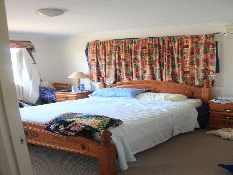 30 Meadowlands Rd, Carindale QLD 4152