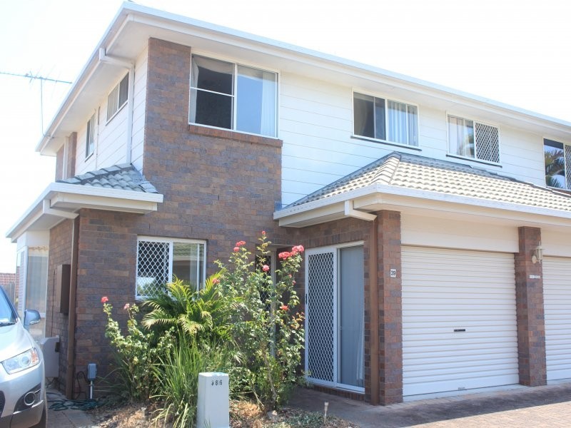 30 Meadowlands Rd, Carindale QLD 4152