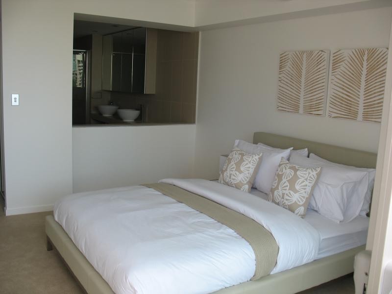 53 Darrambal, Chevron Island QLD 4217