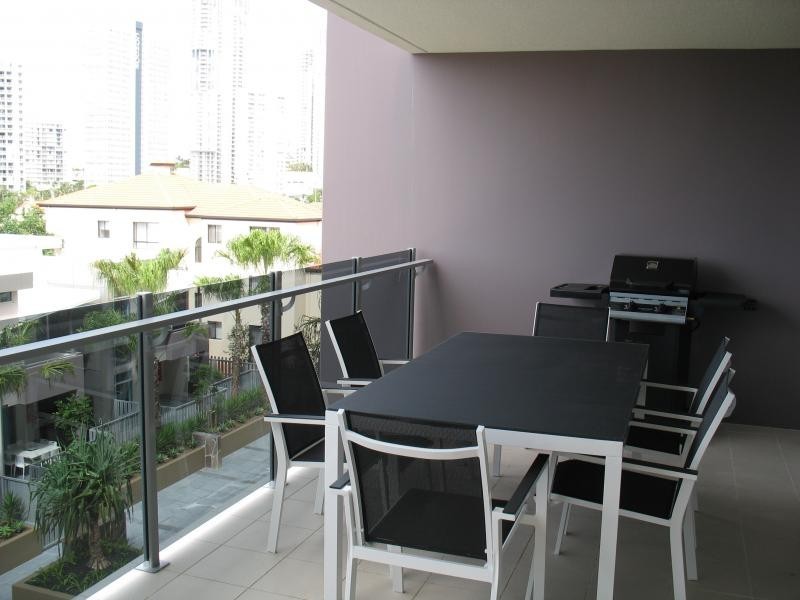 53 Darrambal, Chevron Island QLD 4217