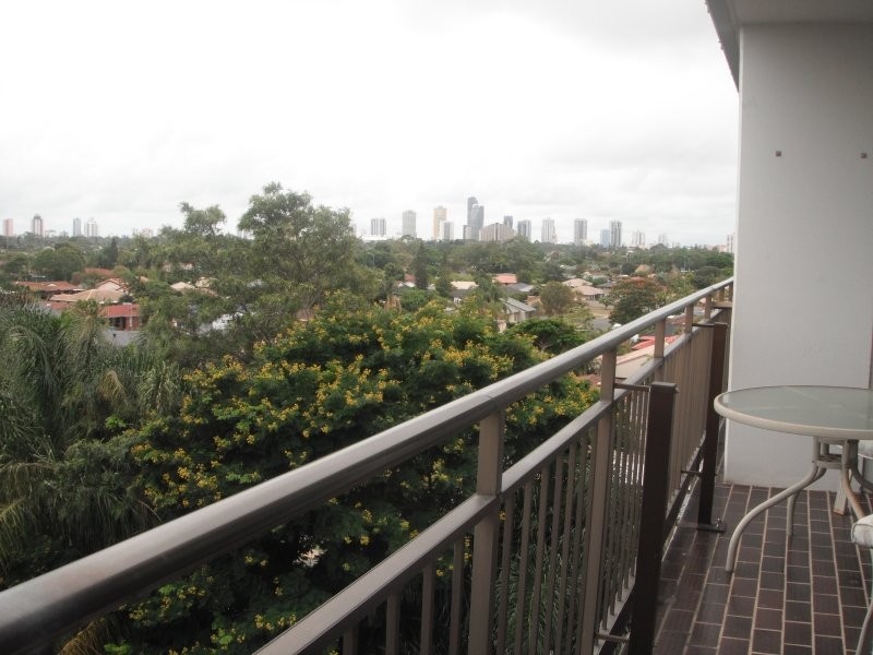 Clear Island Waters QLD 4226