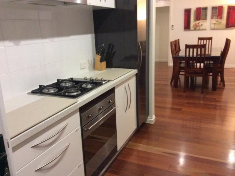 12 Kings Road, Taringa QLD 4068