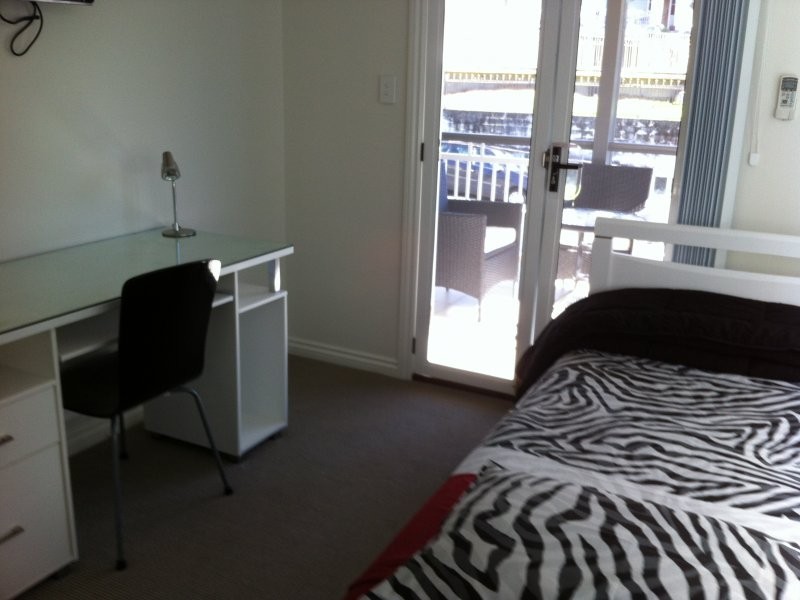 12 Kings Road, Taringa QLD 4068