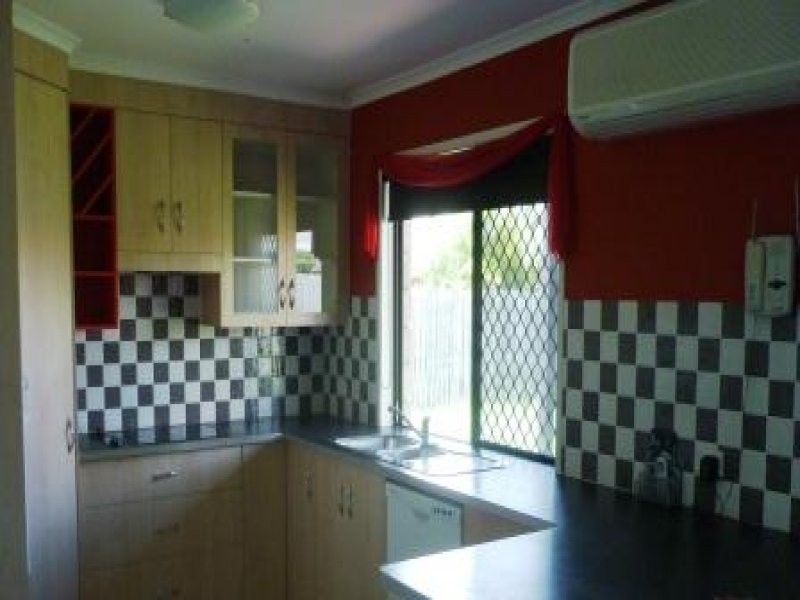 6 WYUNA CRT, Urangan QLD 4655