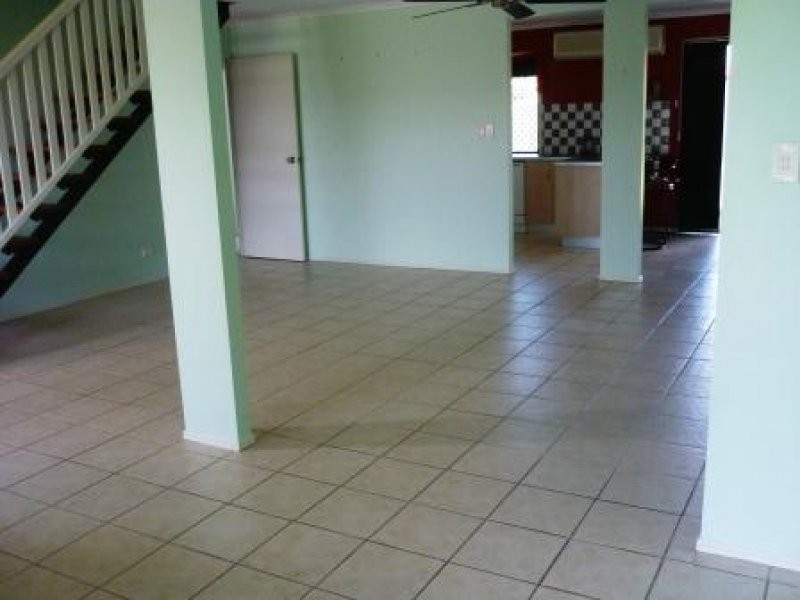 6 WYUNA CRT, Urangan QLD 4655