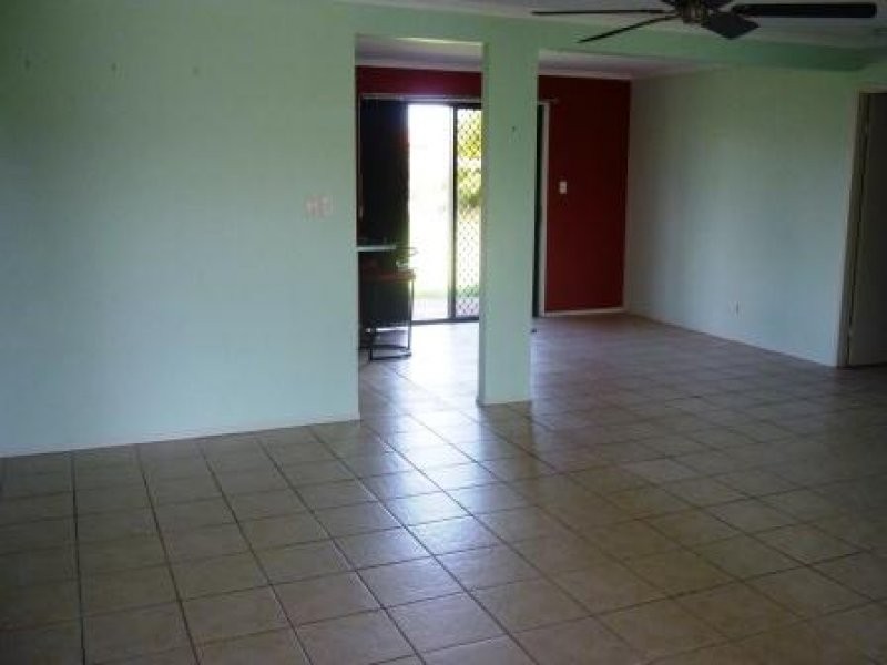 6 WYUNA CRT, Urangan QLD 4655