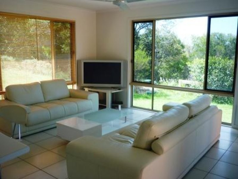 17 Azure Crt, Dundowran Beach QLD 4655