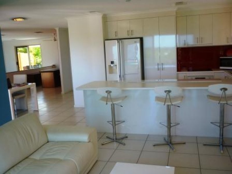 17 Azure Crt, Dundowran Beach QLD 4655