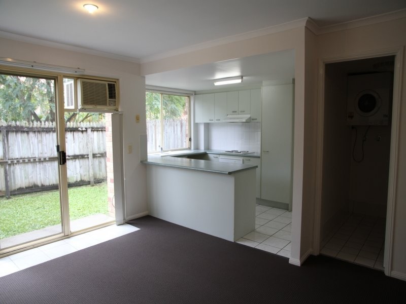 643 Pine Ridge Road, Biggera Waters QLD 4216