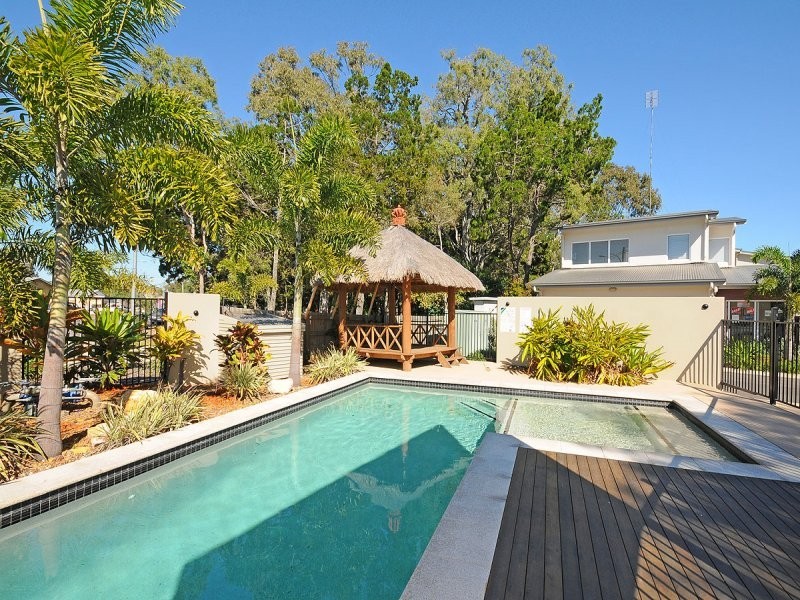 71 Elizabeth st, Urangan QLD 4655