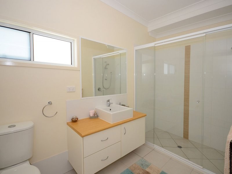 71 Elizabeth st, Urangan QLD 4655