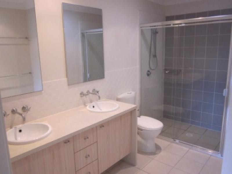 16 Surbiton Court, Carindale QLD 4152