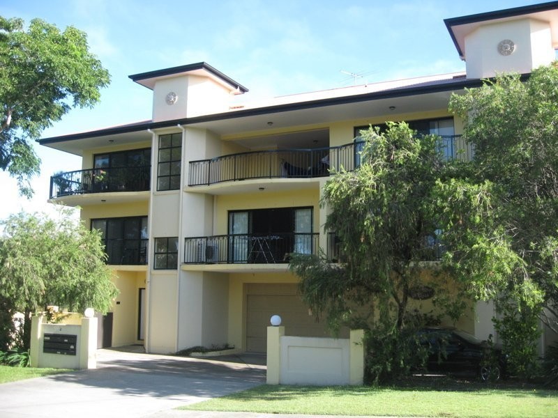 2 Henry Street, Redcliffe QLD 4020