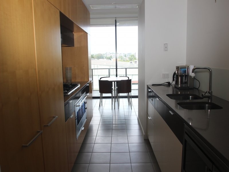 10 Pidgeon Close, West End QLD 4101