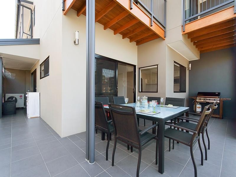 28 Hood Street, Sherwood QLD 4075