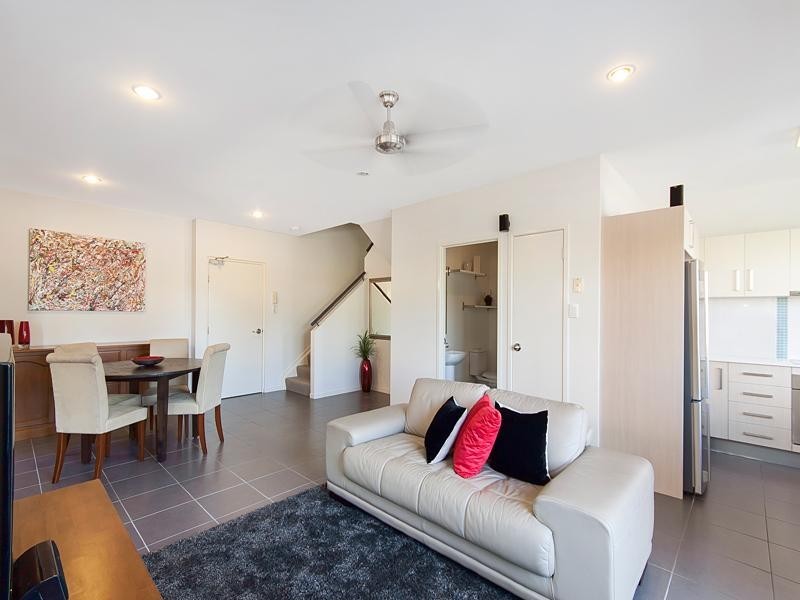 28 Hood Street, Sherwood QLD 4075