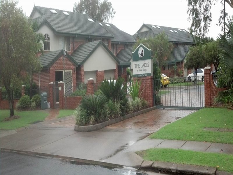 17 Santa Cruz Blvd, Clear Island Waters QLD 4226