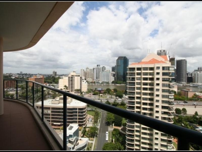 2 Goodwin St, Kangaroo Point QLD 4169