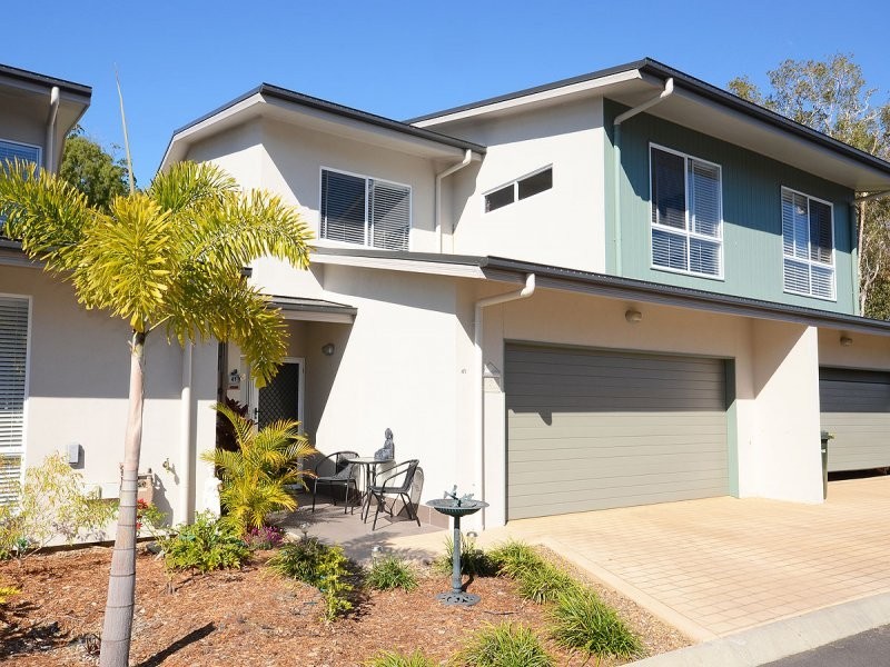 71 Elizabeth st, Urangan QLD 4655