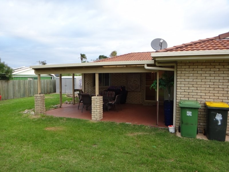 15 Columbia Dr, Beachmere QLD 4510