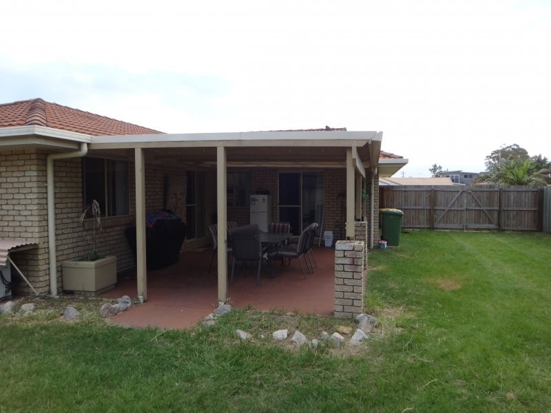 15 Columbia Dr, Beachmere QLD 4510