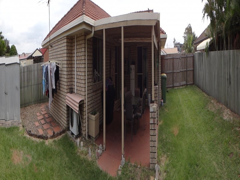 15 Columbia Dr, Beachmere QLD 4510