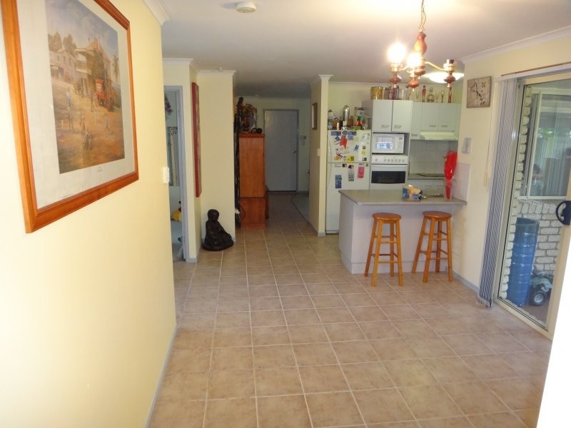 15 Columbia Dr, Beachmere QLD 4510